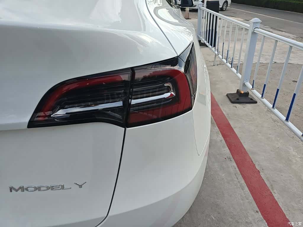Tesla Model Y, 2023 24