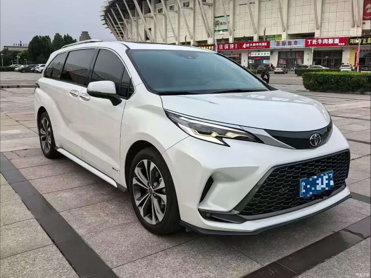 Toyota Granvia, 2024 3