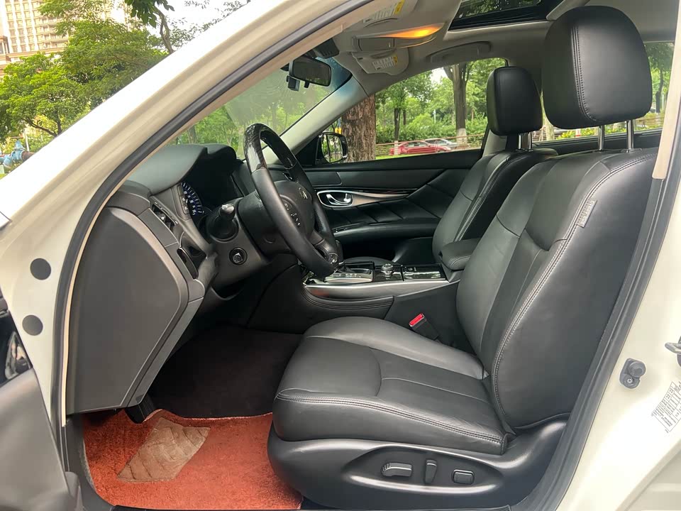 Infiniti Q70 Infiniti Q70