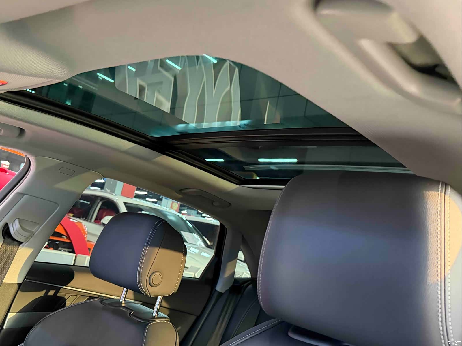 Audi A4L, 2021 все фото