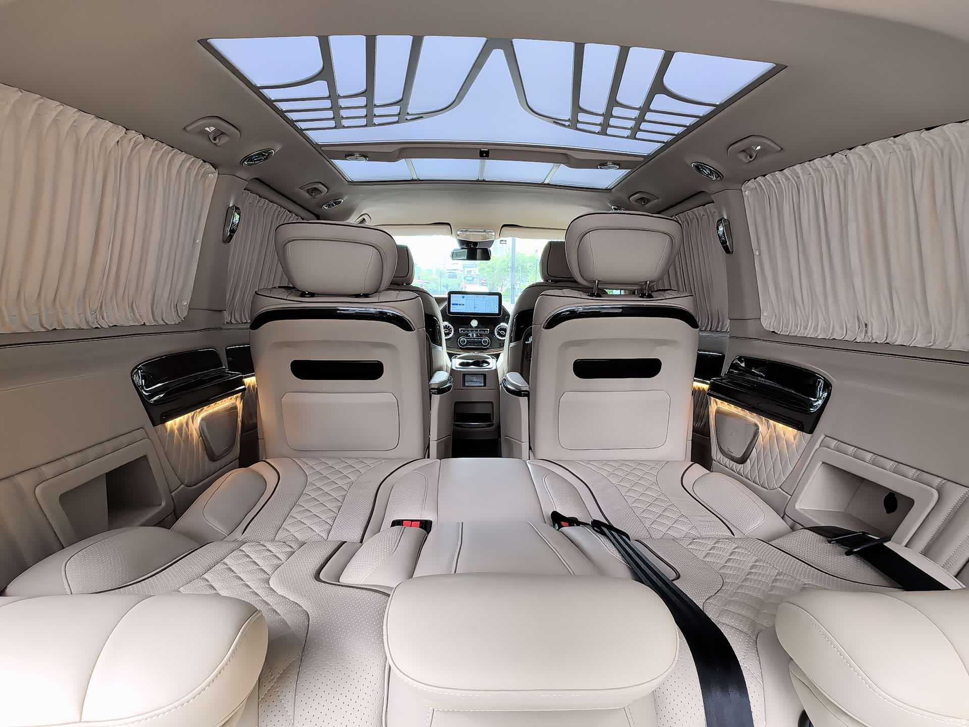 Mercedes-Benz 7, 2022 12