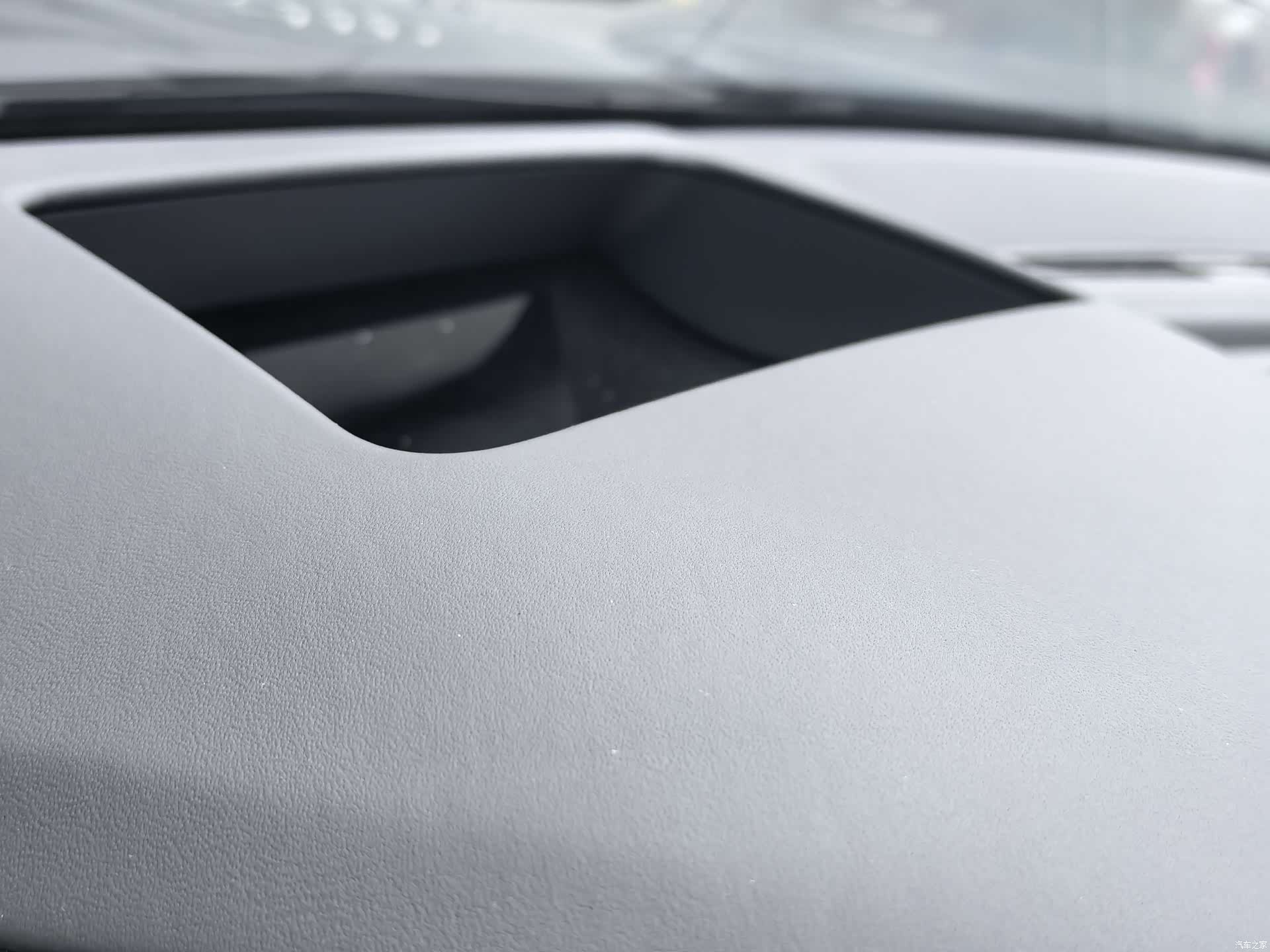 Audi Q8, 2025 17