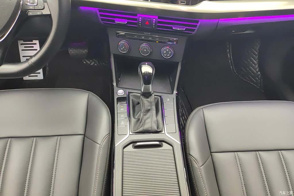 Volkswagen Passat, 2022 16