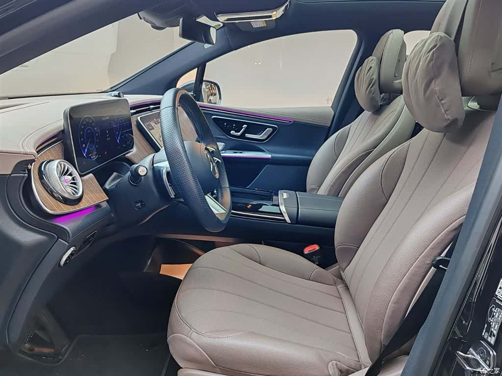 Mercedes-Benz EQE, 2025 13