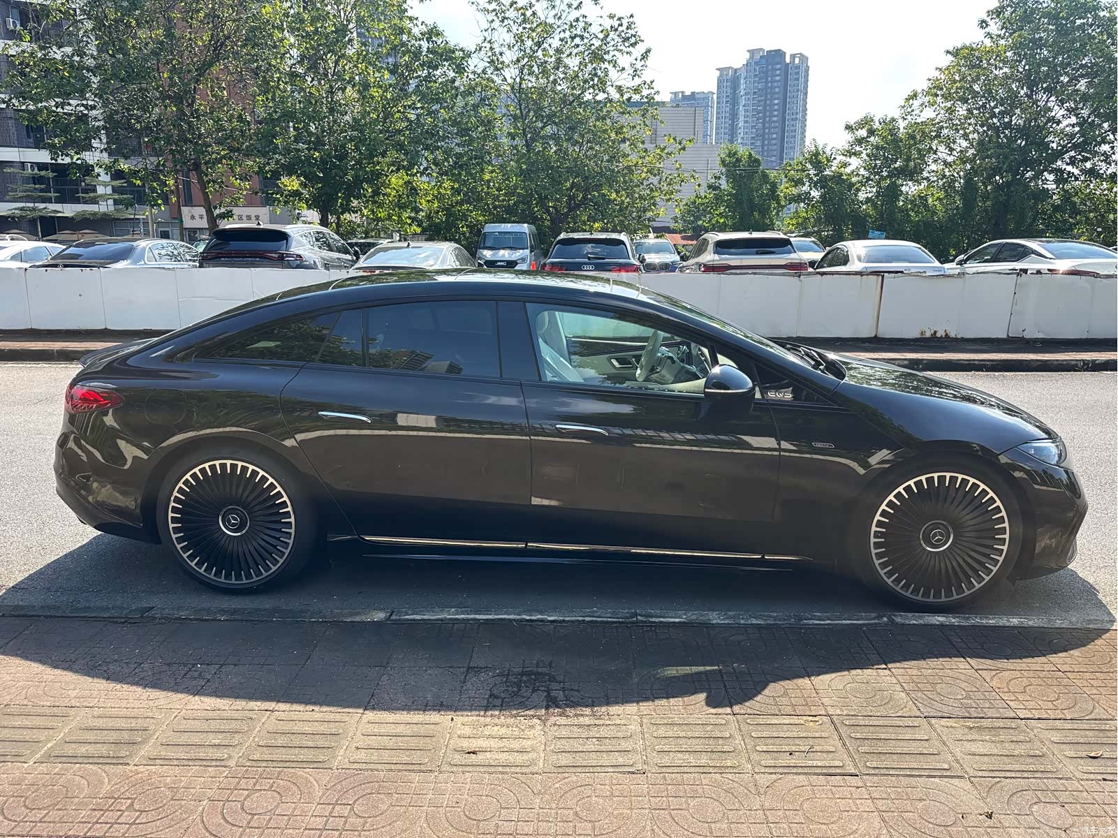 Mercedes-Benz EQS, 2024 7