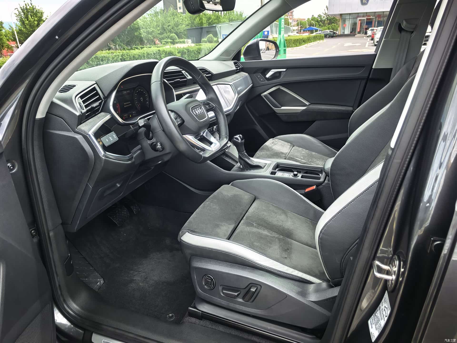 Audi Q3, 2022 10