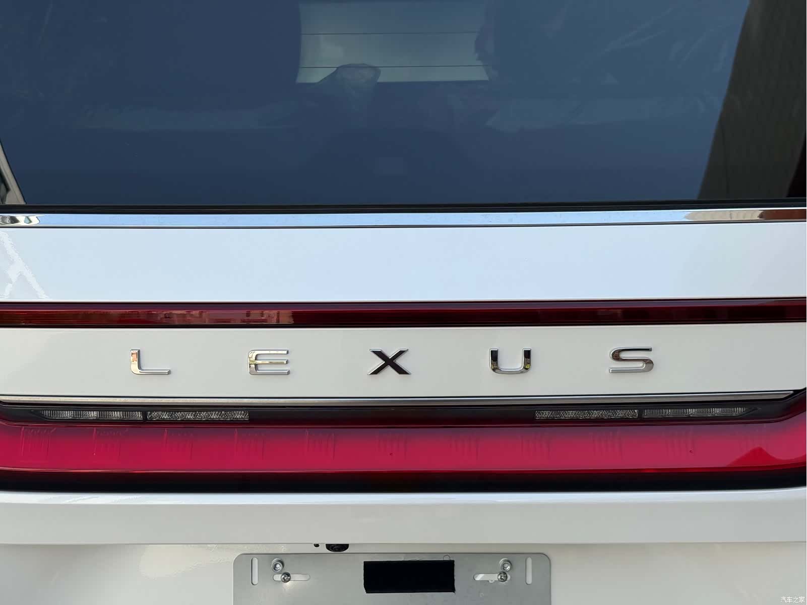 Lexus LM, 2025 9