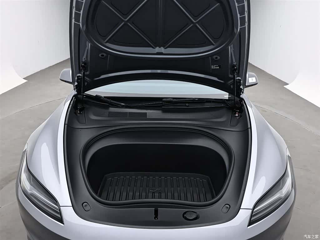 Tesla Model 3, 2025 17