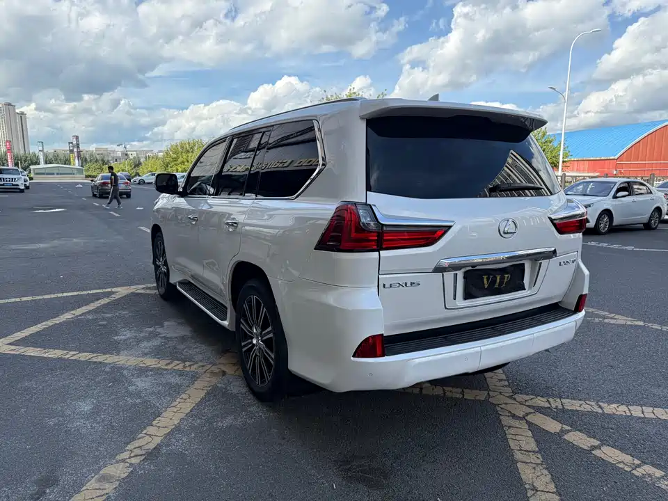 Lexus LX