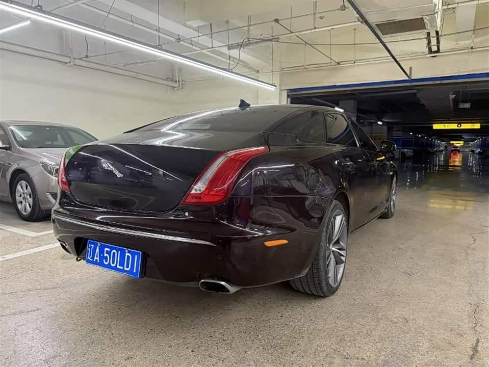 Jaguar XJ Jaguar XJ