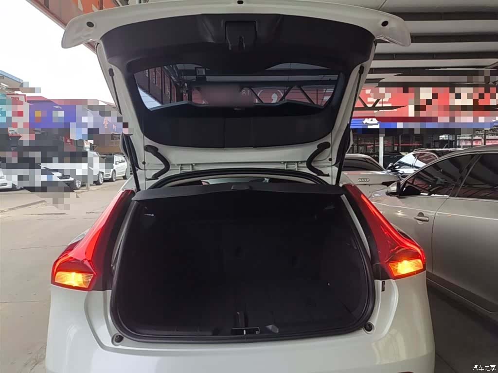 Volvo V40, 2019 19