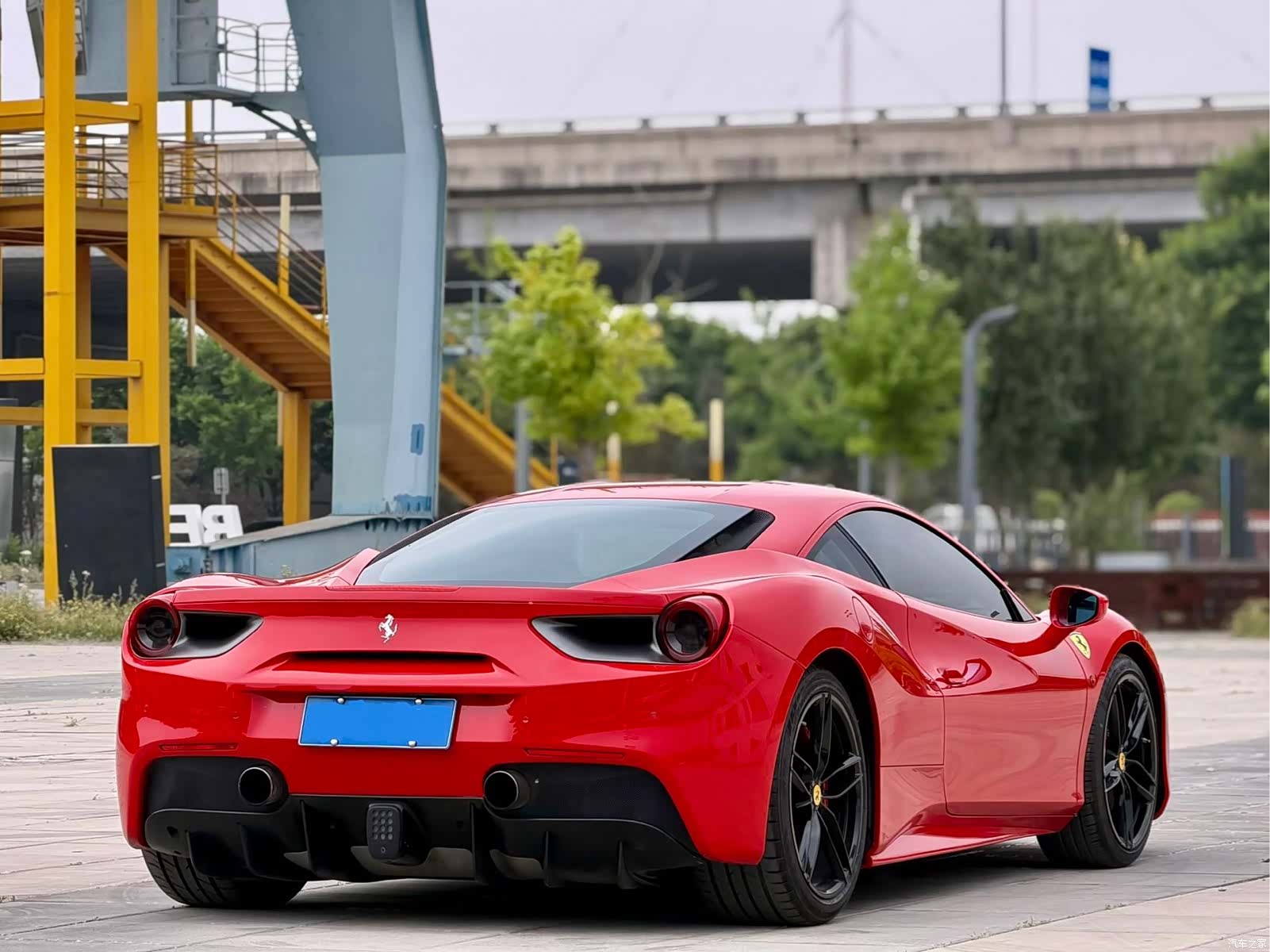 Ferrari 488, 2016 14
