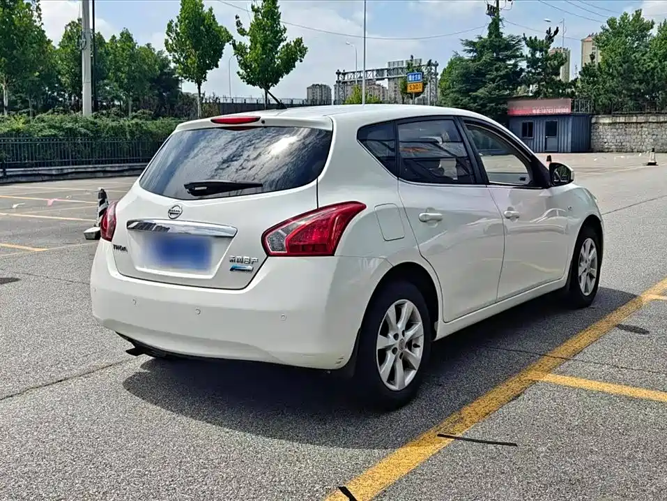 Nissan TIIDA