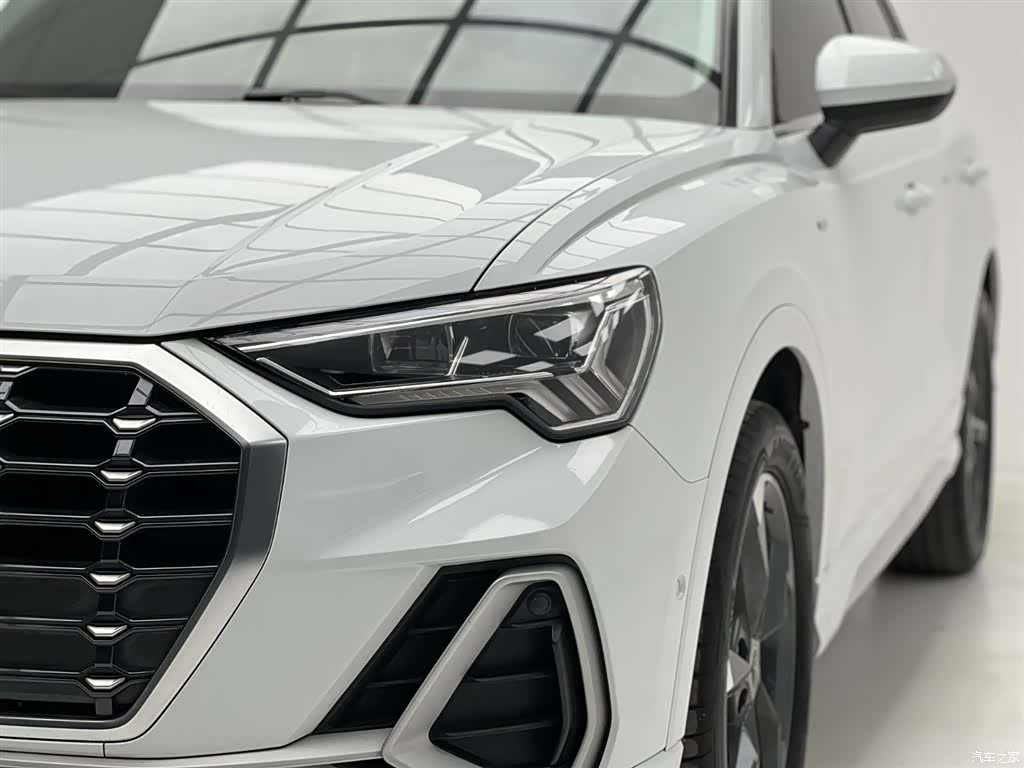 Audi Q3, 2022 4