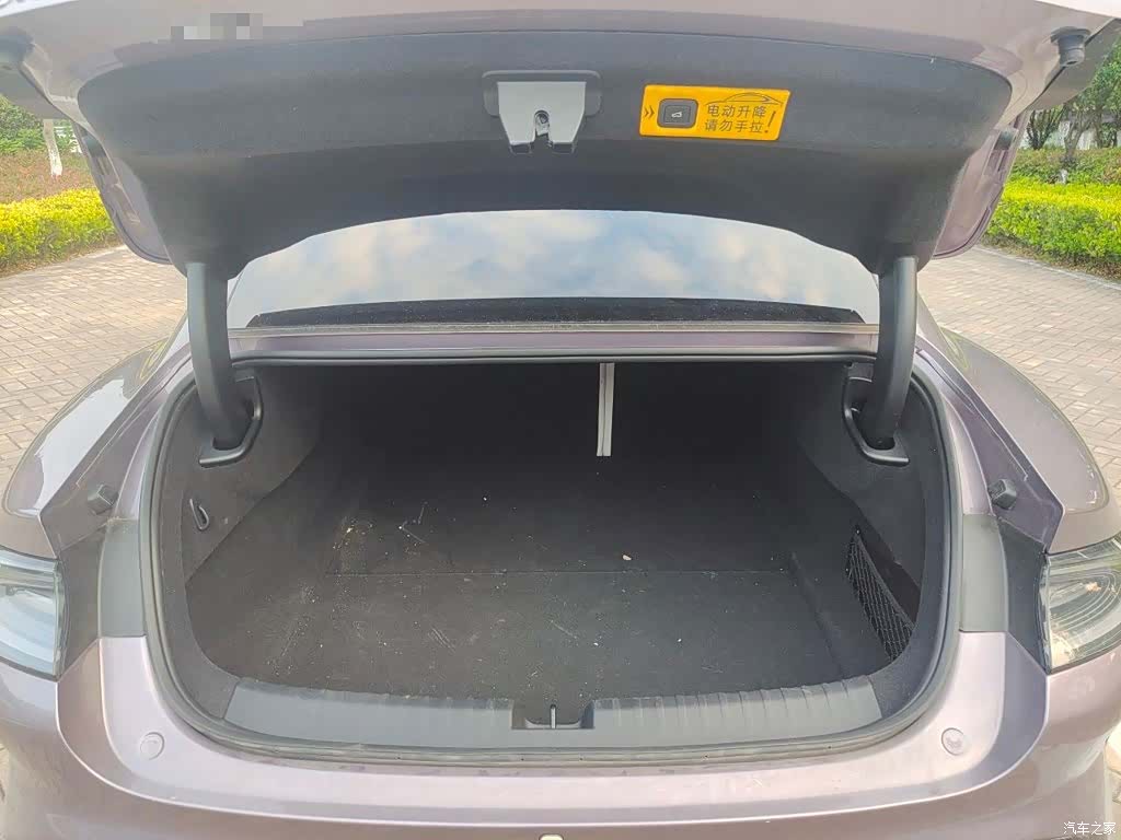 Xiaomi SU7, 2024 10