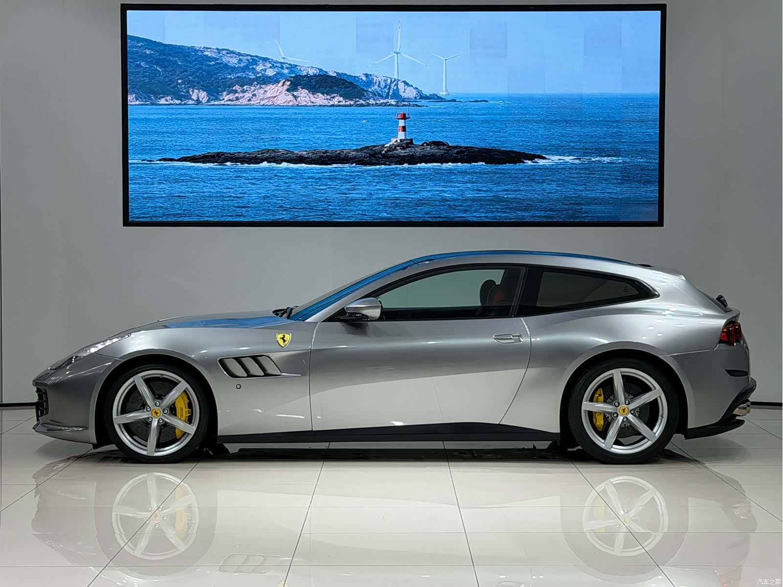 Ferrari GTC4Lus, 2019 3