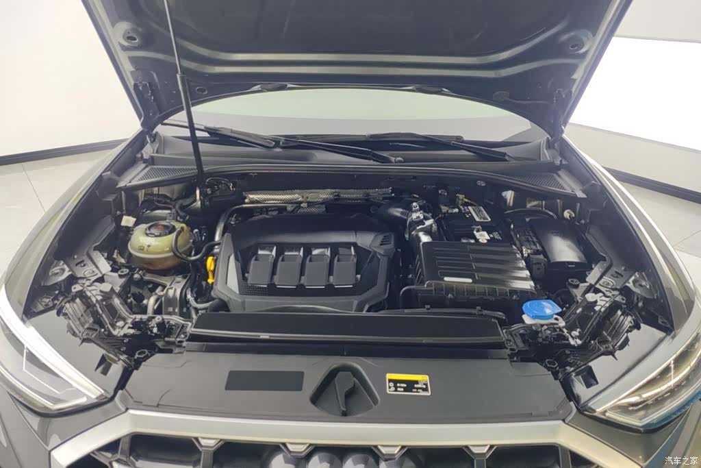 Audi Q3, 2022 10