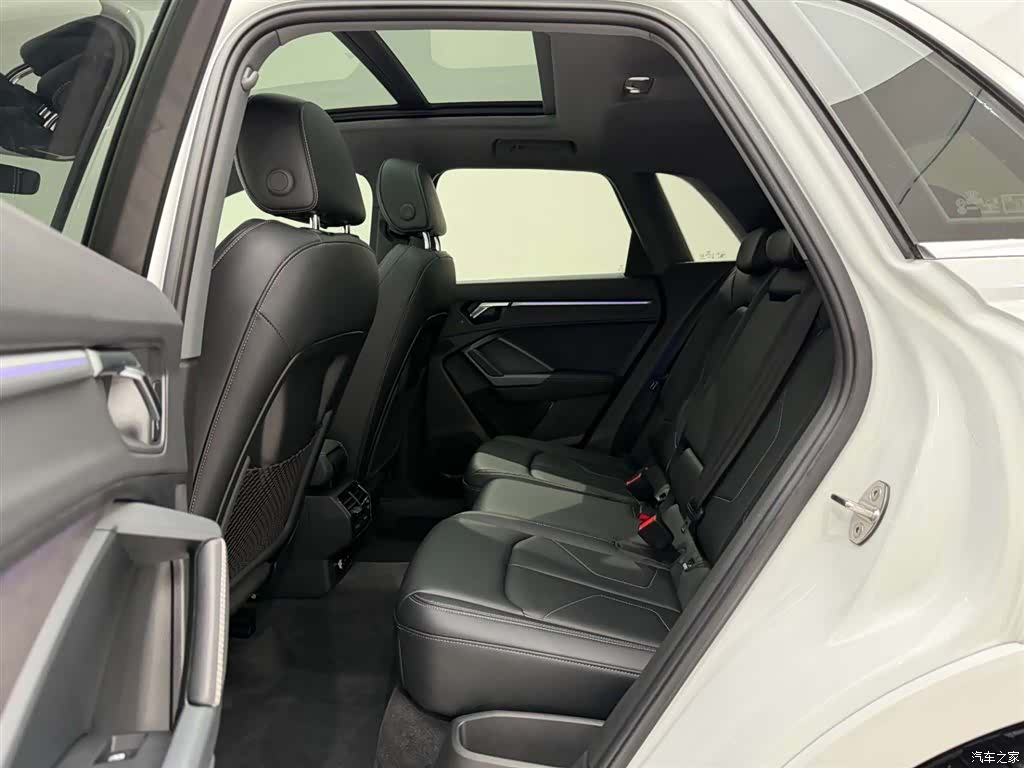 Audi Q3, 2023 17