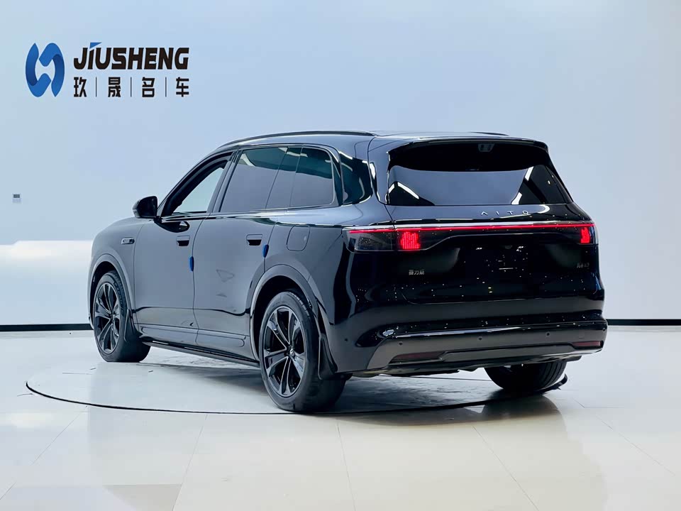 AITO Ask the world M8