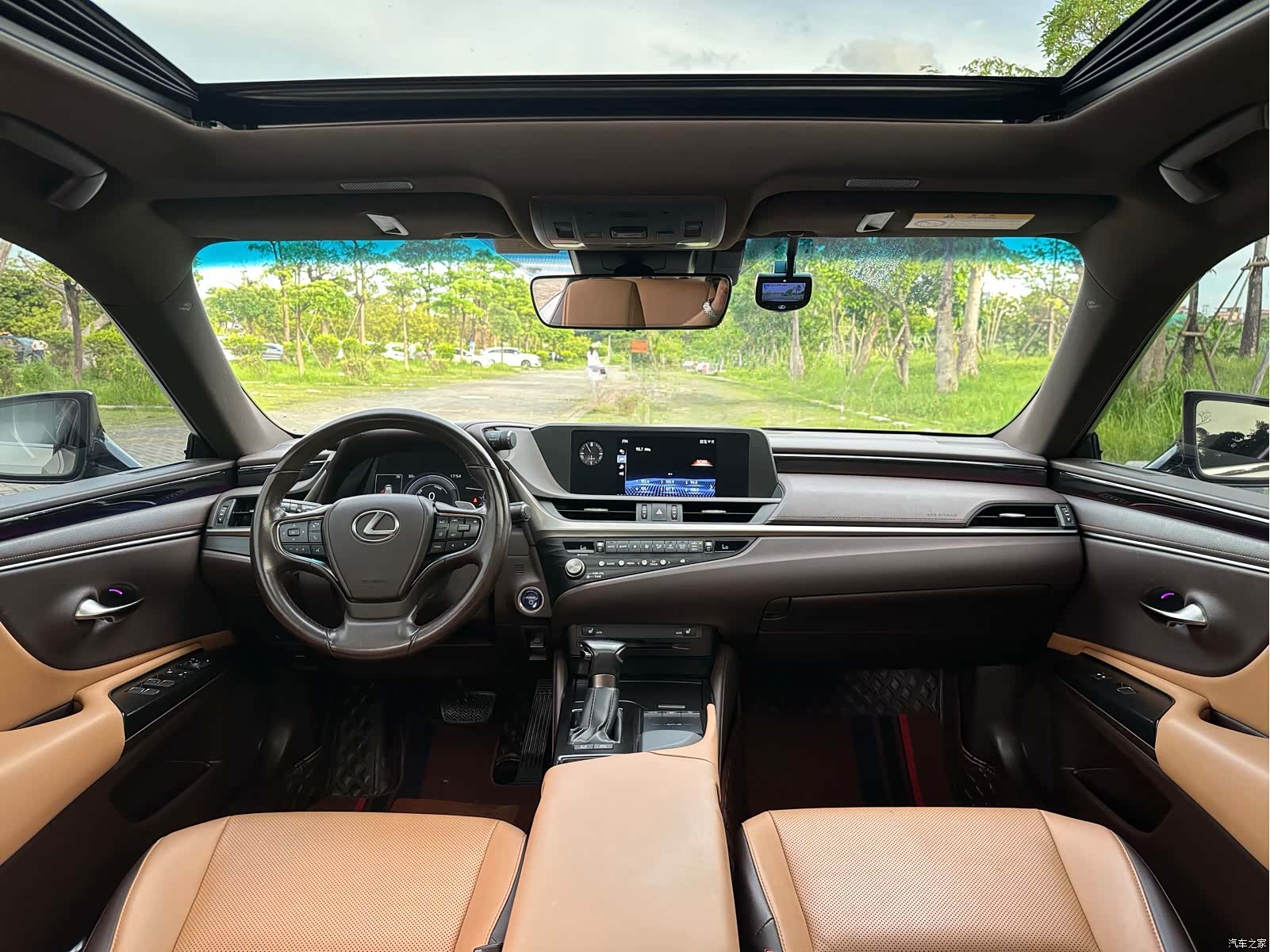 Lexus ES, 2020 все фото