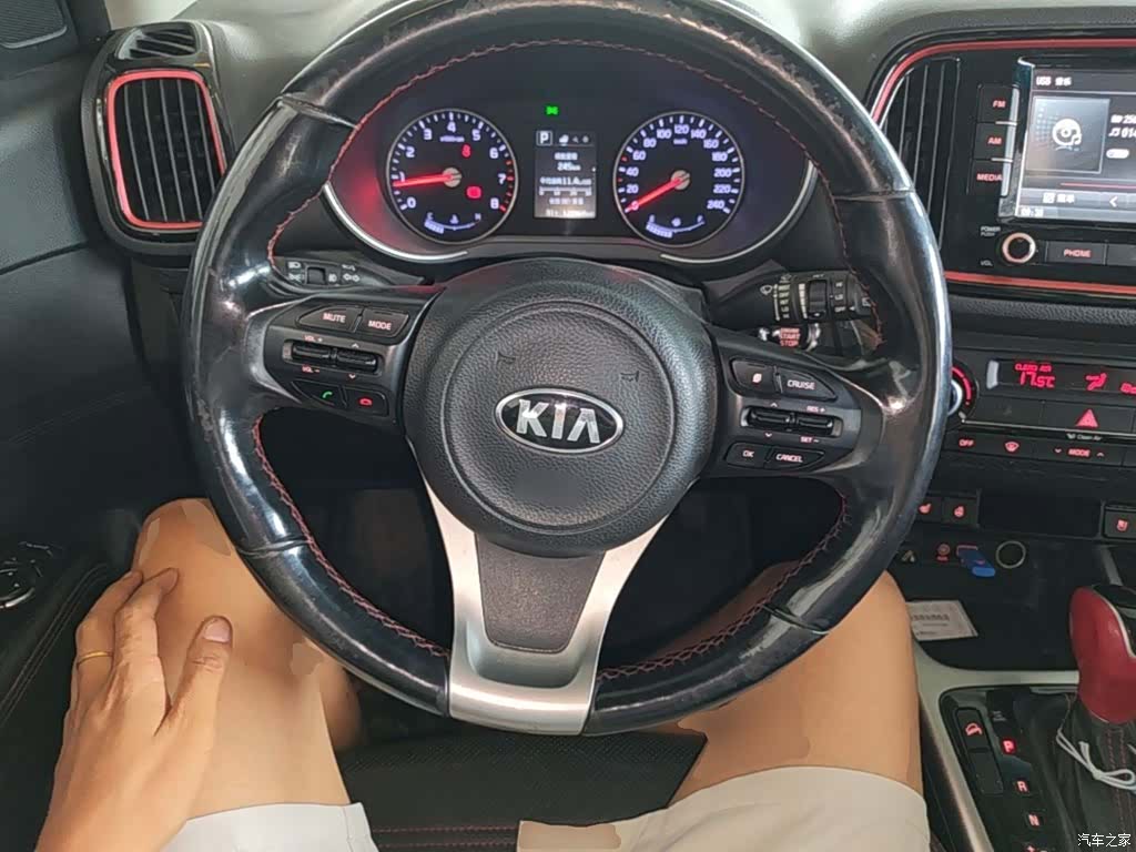 Kia KX3, 2016 11
