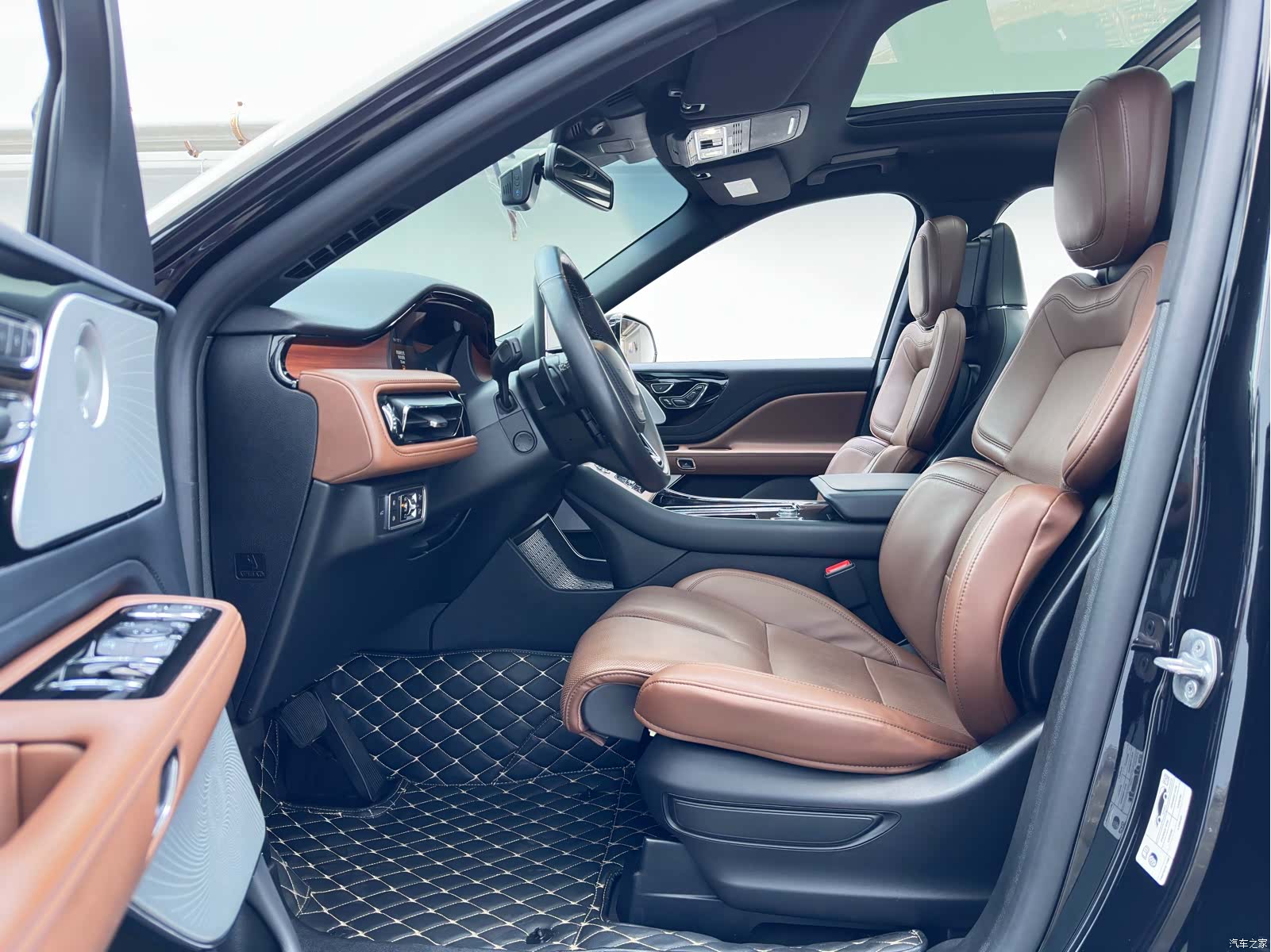 Lincoln Aviator, 2022 все фото