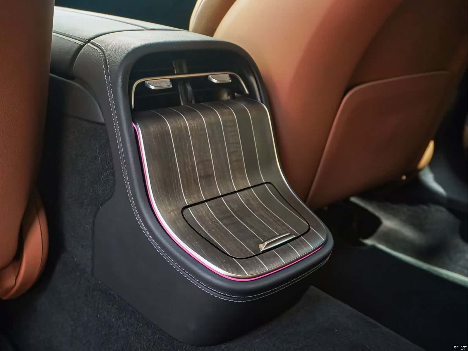 Mercedes-Benz E-Class, 2024 20