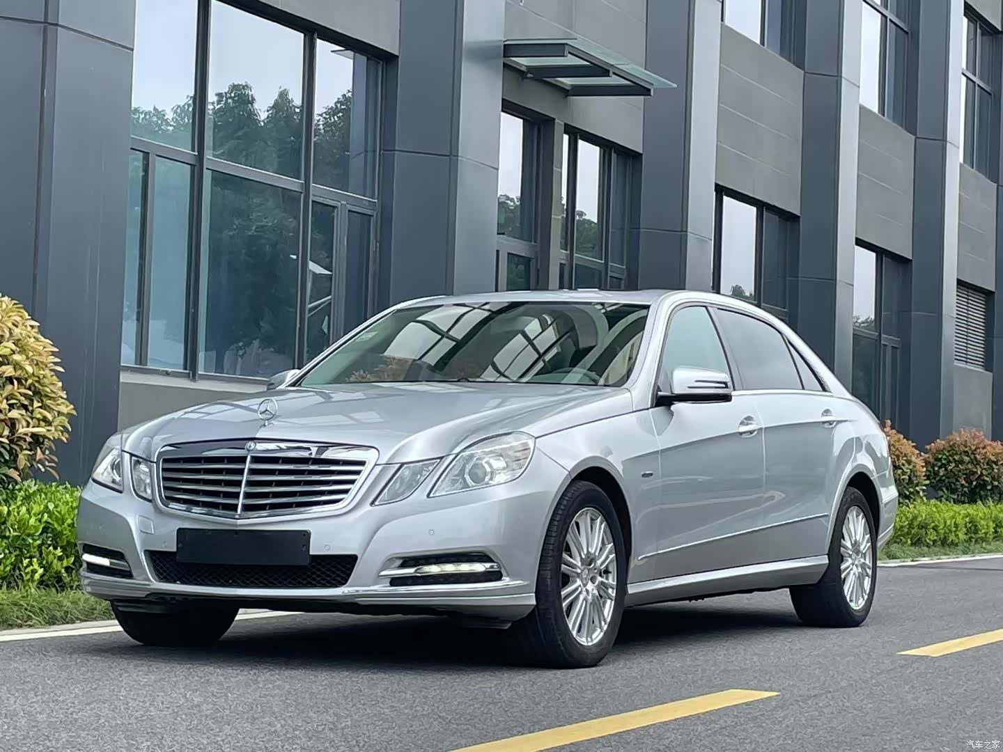Mercedes-Benz E-Class, 2012 1