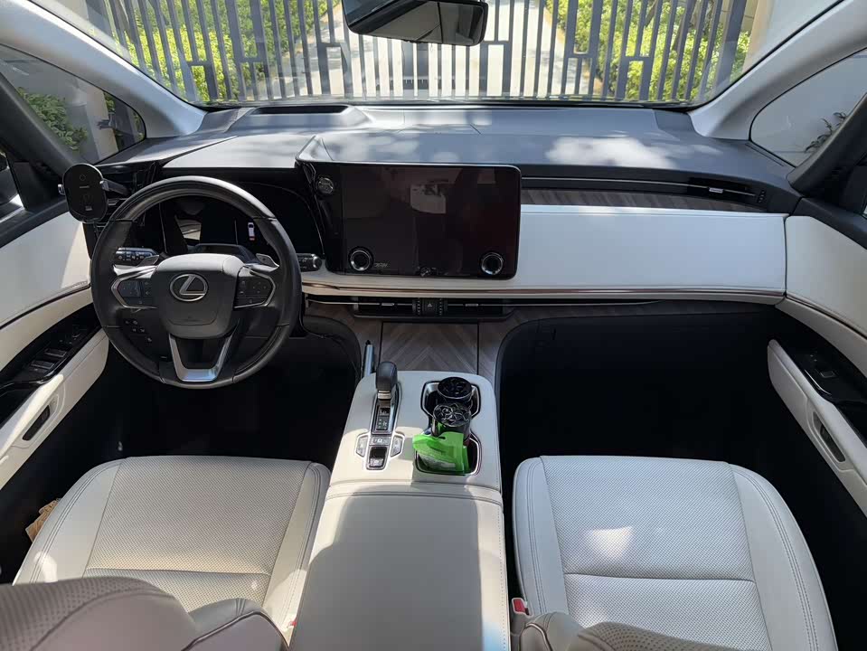 Lexus LM Lexus LM