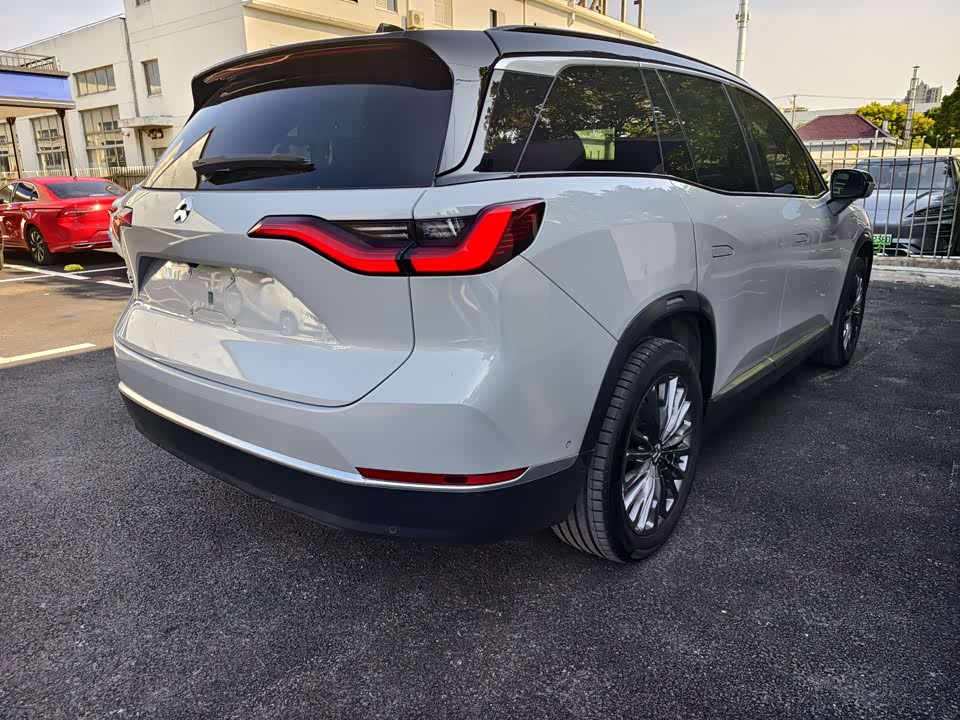 NIO ES8