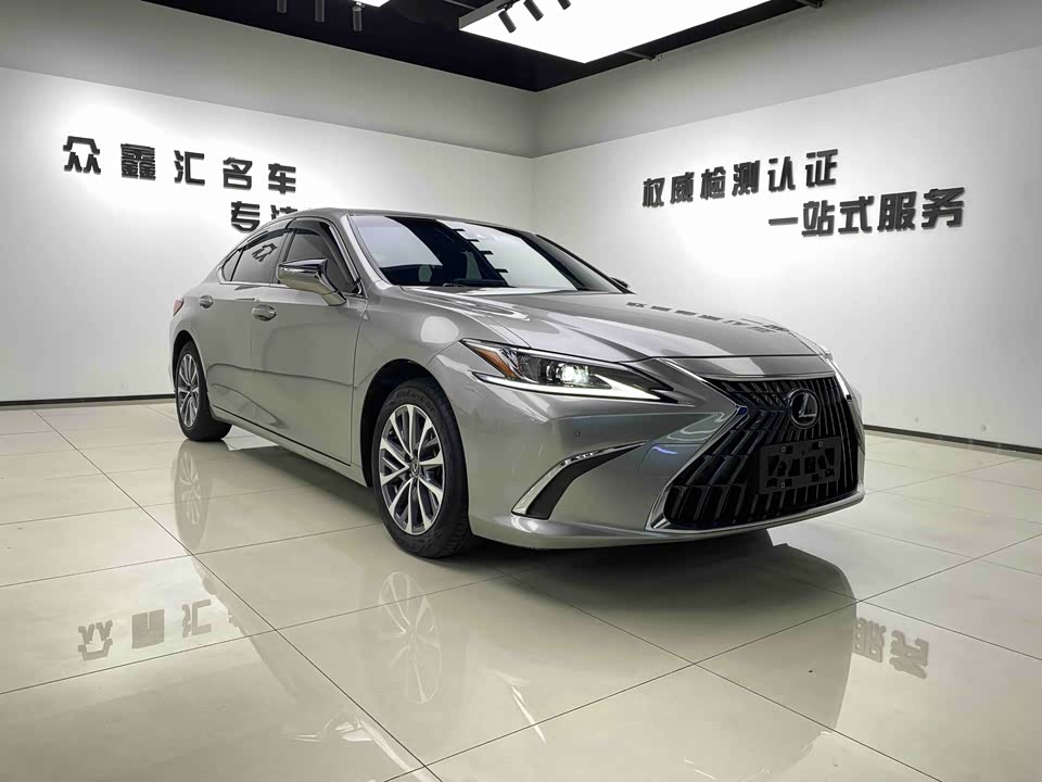 Lexus ES