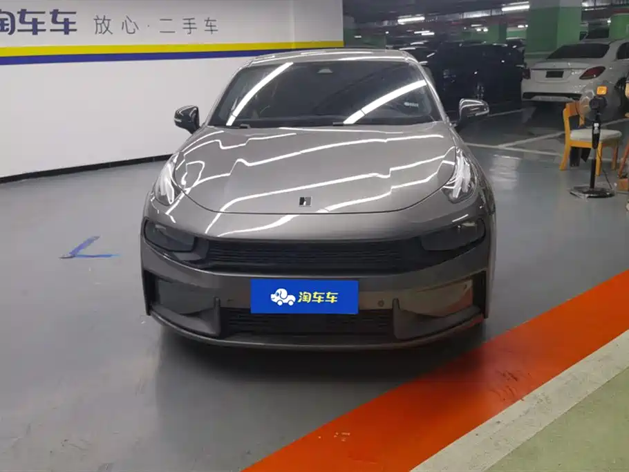 Lynk & Co 03