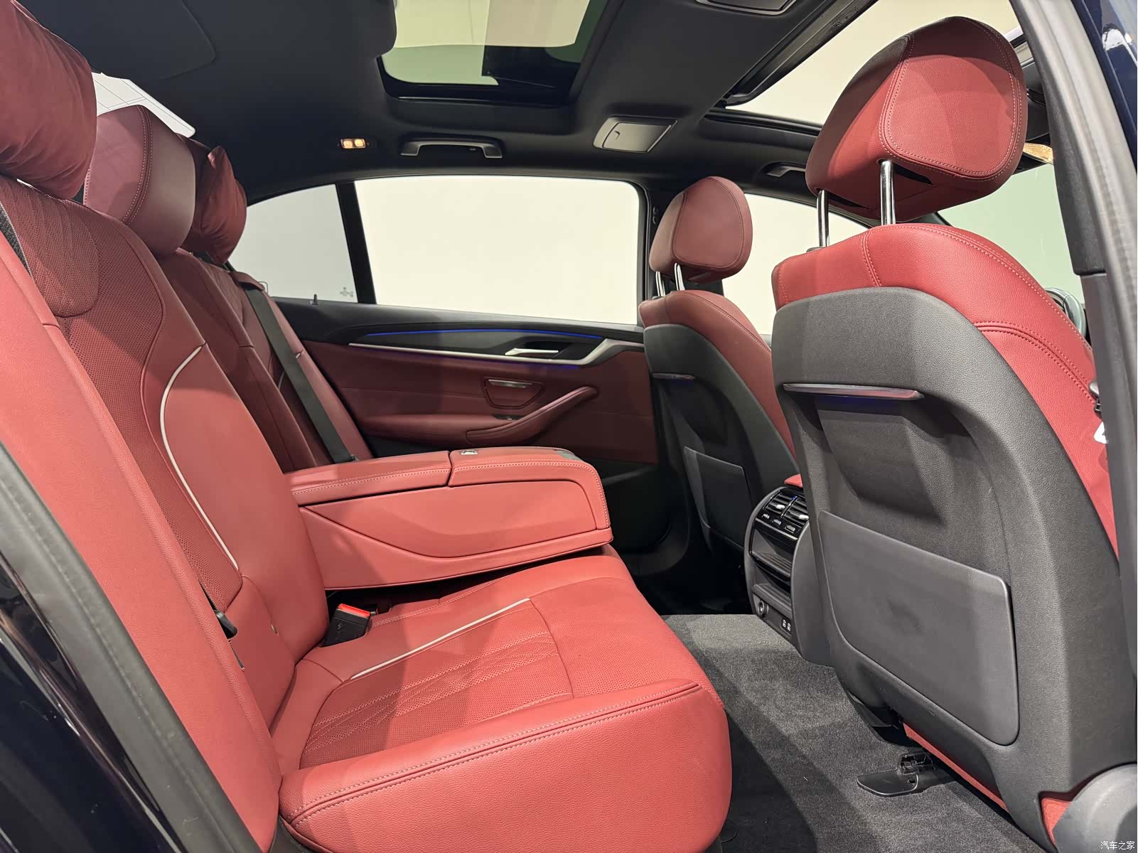 BMW 5 Series, 2022 32