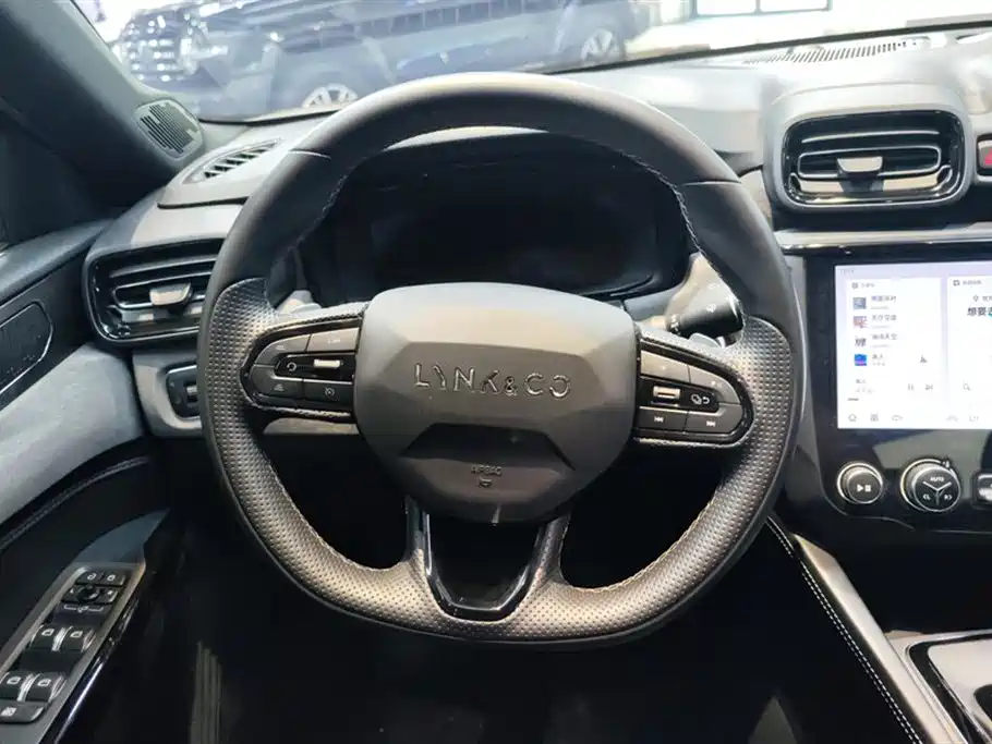 Lynk & Co 03