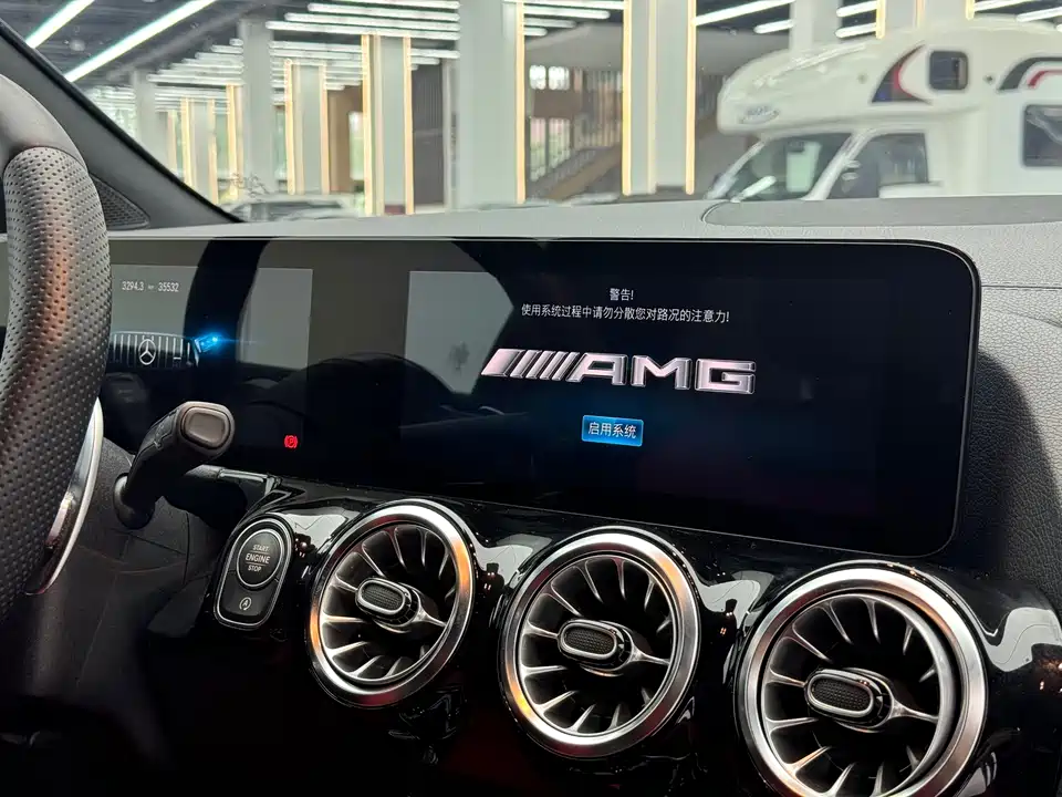 Mercedes-Benz GLA AMG Mercedes-Benz GLA AMG