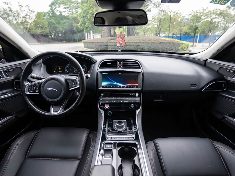 Jaguar XEL Jaguar XEL
