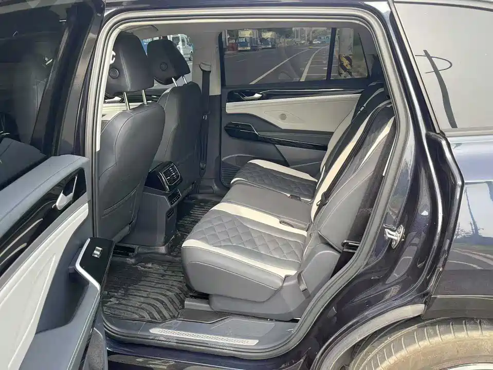 Volkswagen ID.6 CROZZ