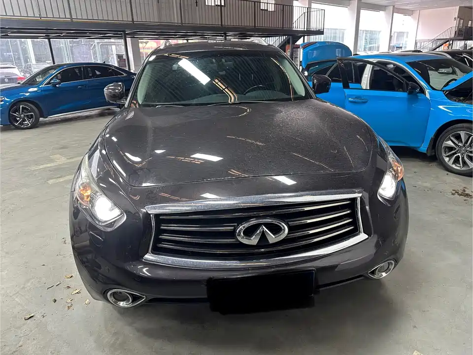 Infiniti QX70
