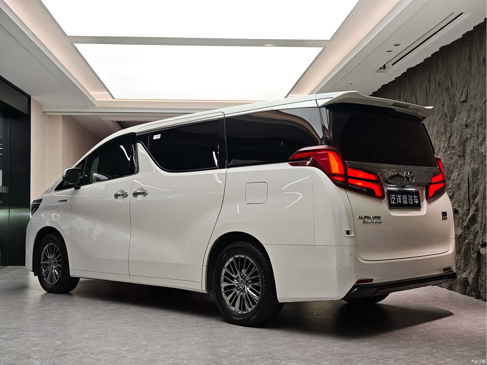 Toyota Alphard, 2021 15