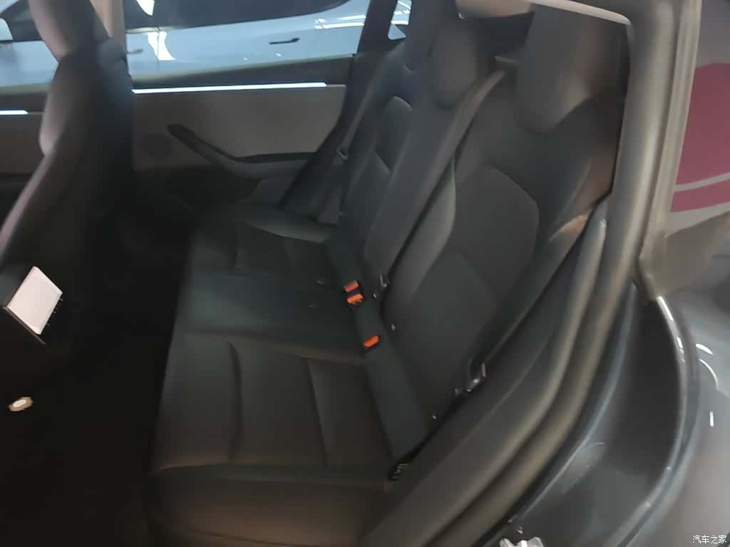 Tesla Model 3, 2025 17