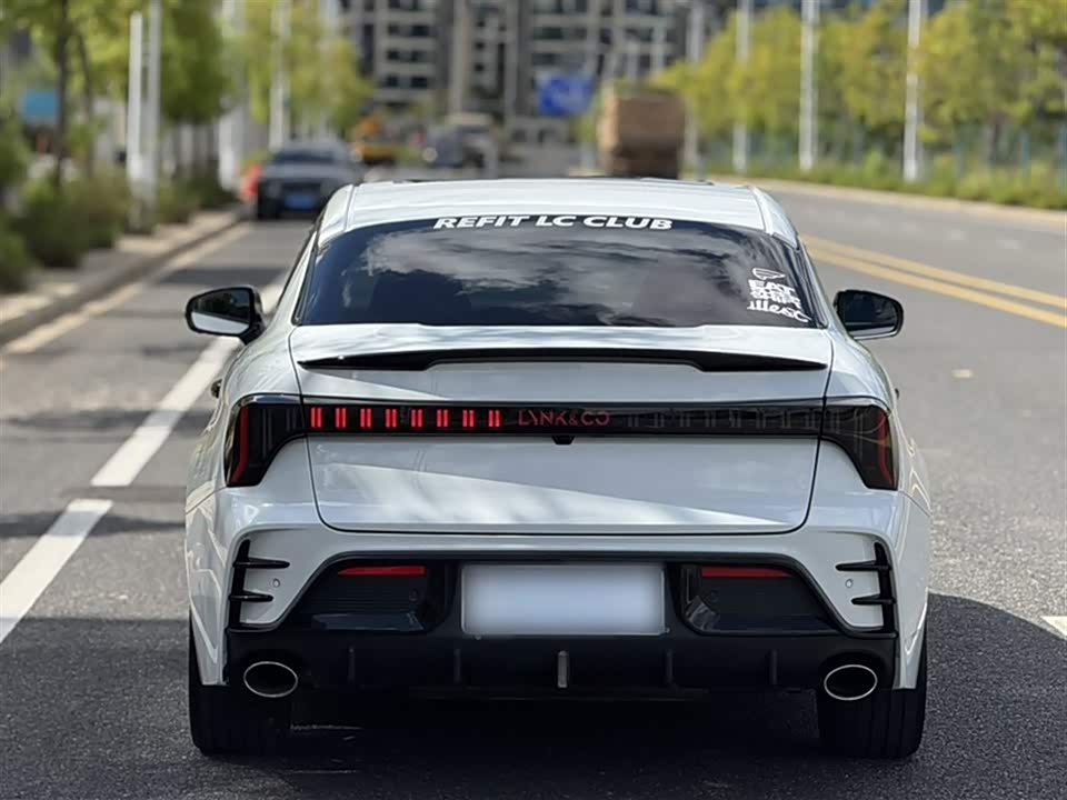 Lynk & Co 03