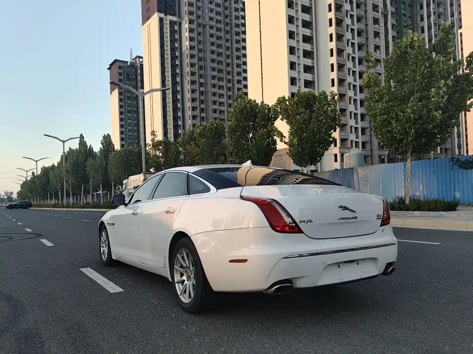 Jaguar XJ Jaguar XJ