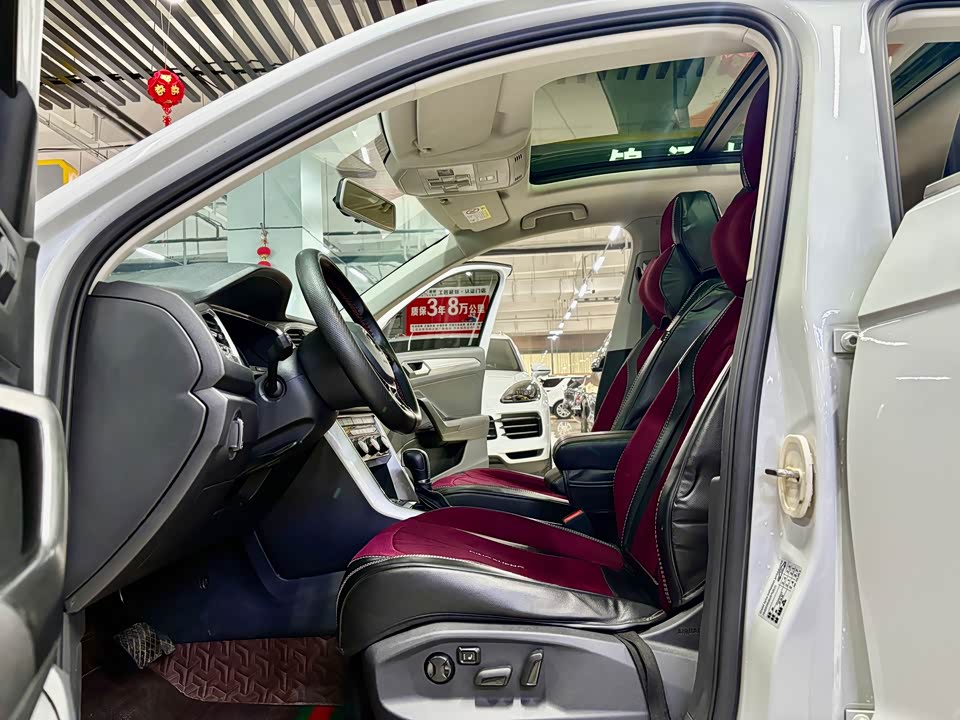 Volkswagen T-ROC exploring Songs