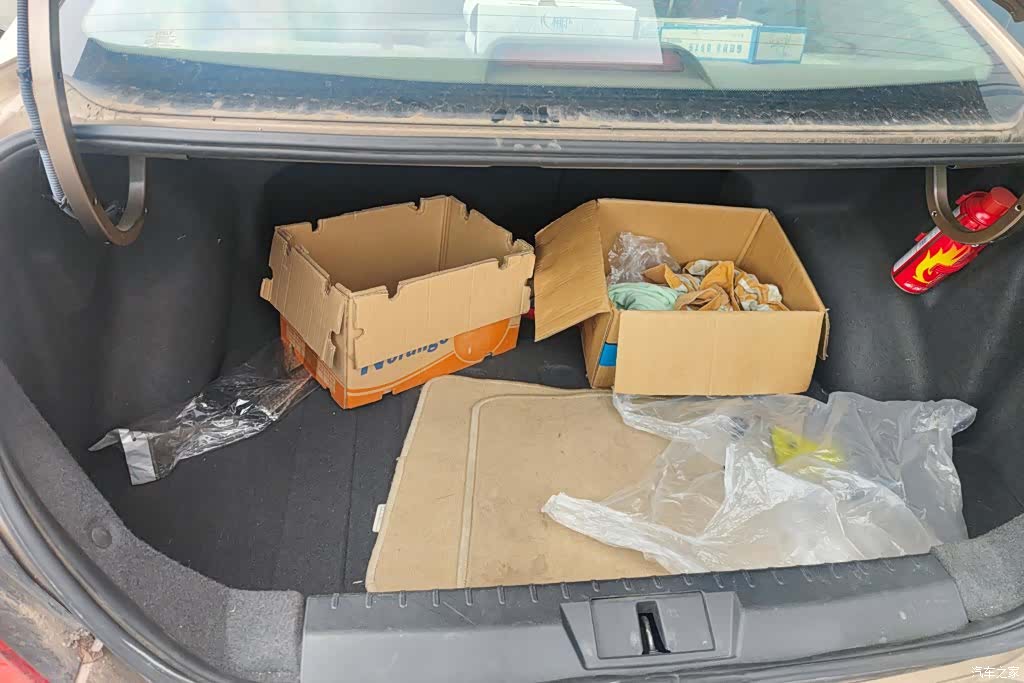 Geely Emgrand, 2012 4