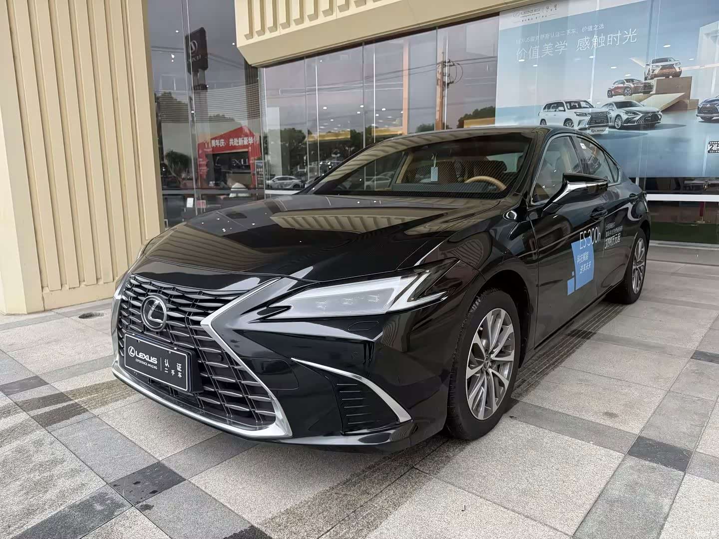 Lexus ES, 2025 1