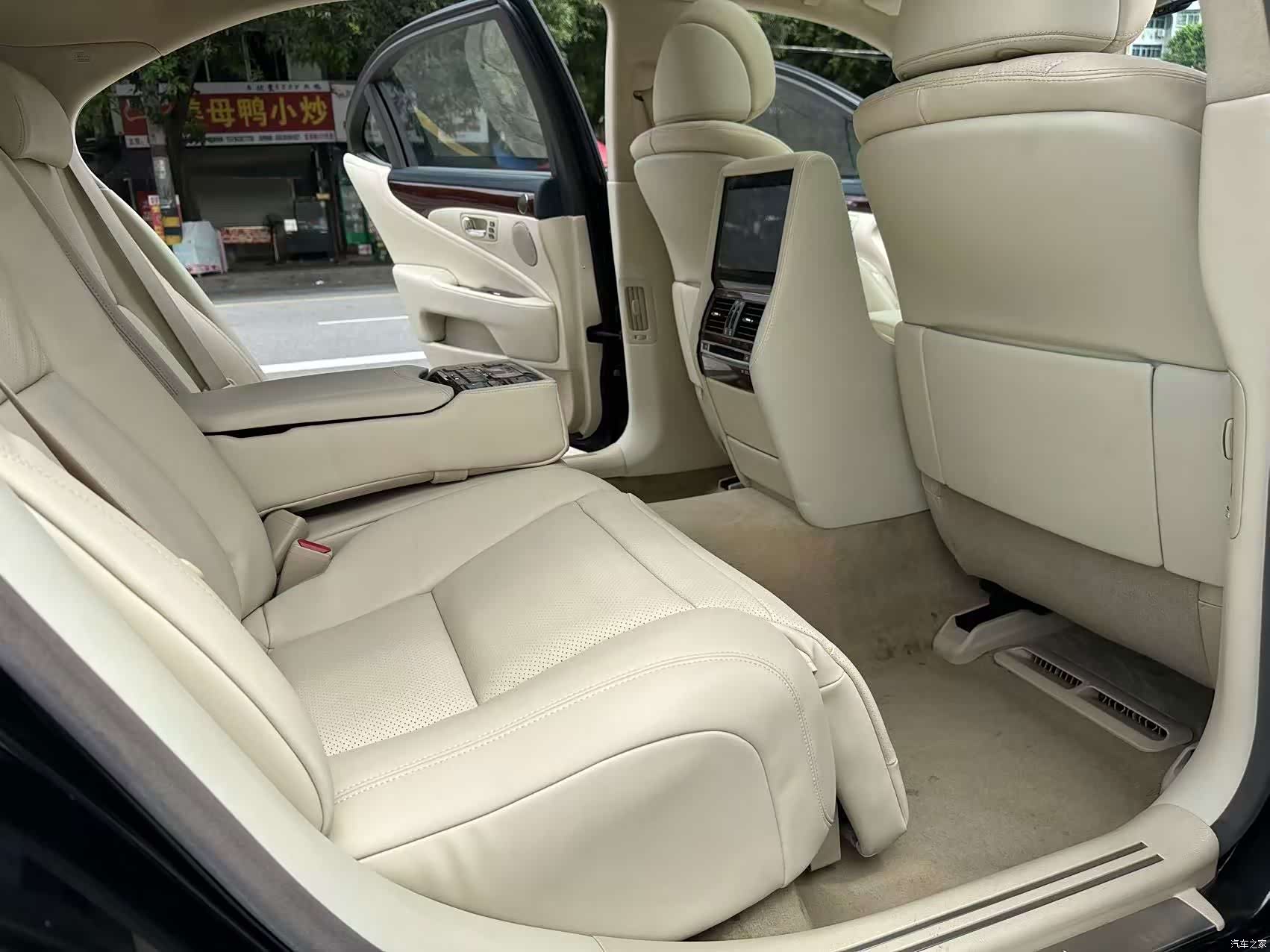 Lexus LS, 2010 7