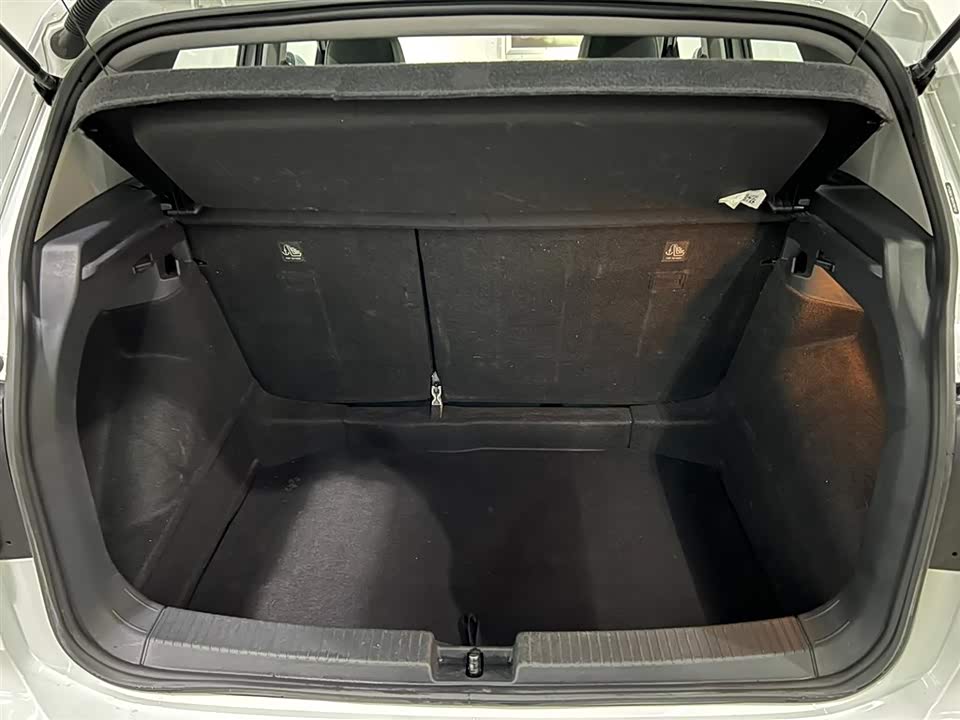 Volkswagen Exploring the shadow