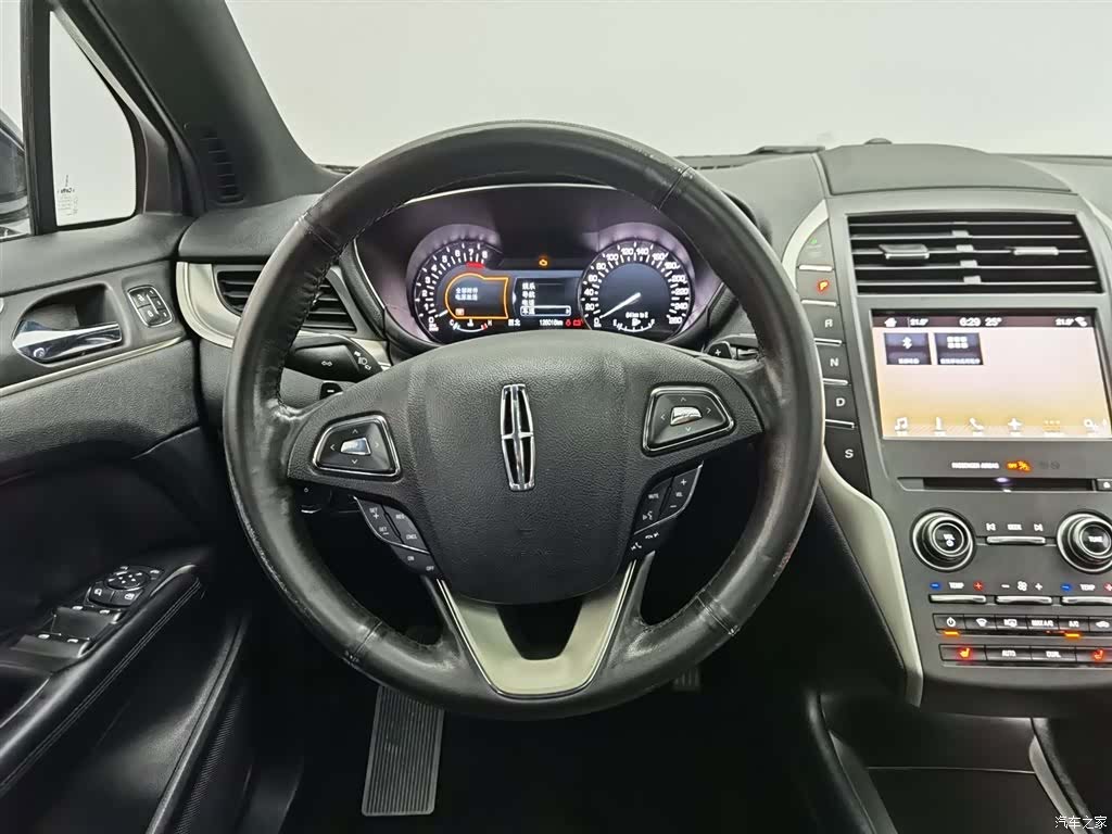 Lincoln MKC, 2018 11
