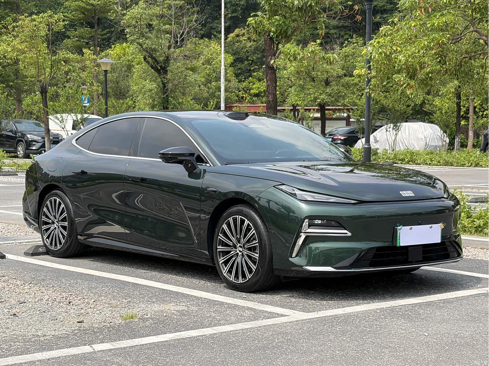 Geely 8, 2025 3