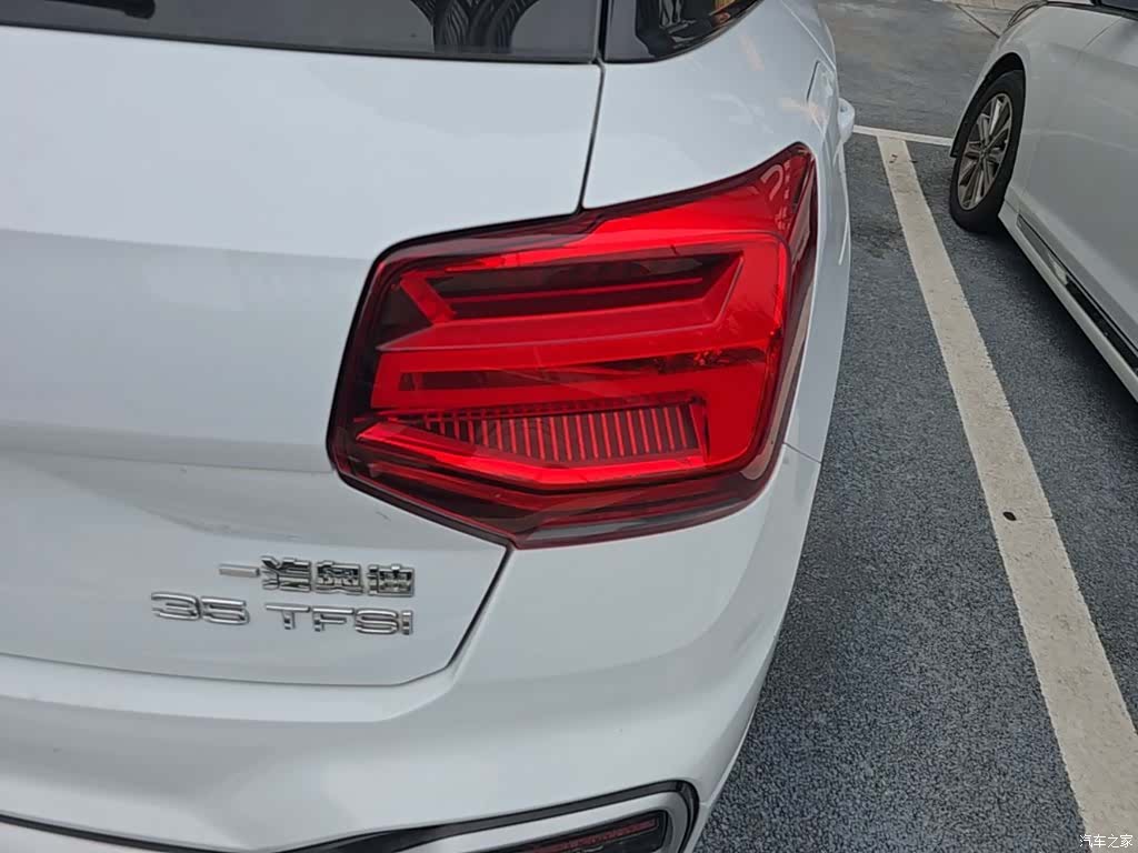 Audi Q2L, 2023 8